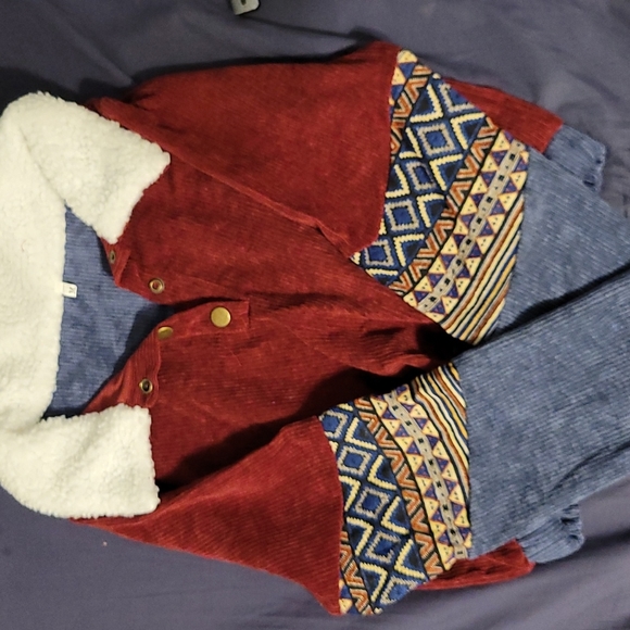 Red and blue unknown brand, cropped sweater - Picture 1 of 3